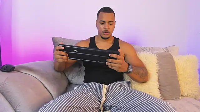 AshtonnSummer online show from November 14, 8:29 pm