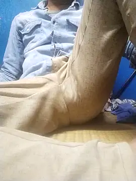 Snapshot of Bbbbssssrrrr chatting on March 11, 1:39 pm Bbbbssssrrrr online show from March 11, 1:39 pm