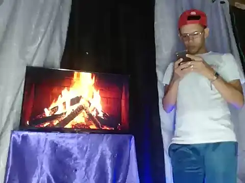 Snapshot of Hidden_Fantasies chatting on November 4, 11:04 pm Hidden Fantasies online show from November 4, 11:04 pm