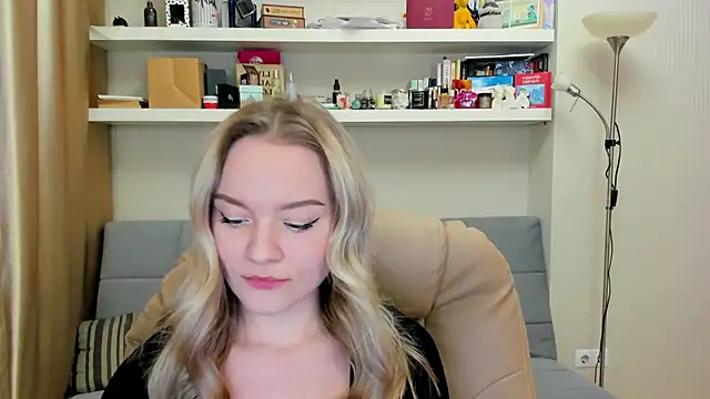 Snapshot of Kara_Smith_ chatting on December 4, 11:13 pm Kara Smith  online show from December 4, 11:13 pm