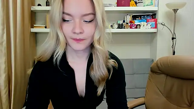 Snapshot of Kara_Smith_ chatting on December 8, 1:24 am Kara Smith  online show from December 8, 1:24 am