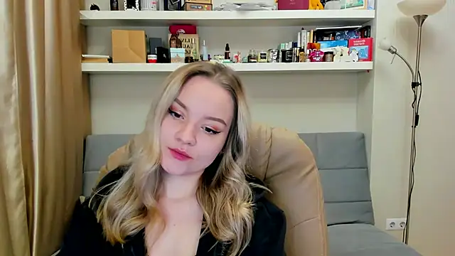 Snapshot of Kara_Smith_ chatting on December 12, 11:03 pm Kara Smith  online show from December 12, 11:03 pm