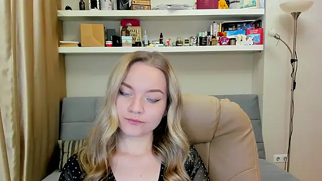 Snapshot of Kara_Smith_ chatting on December 13, 10:13 pm Kara Smith  online show from December 13, 10:13 pm