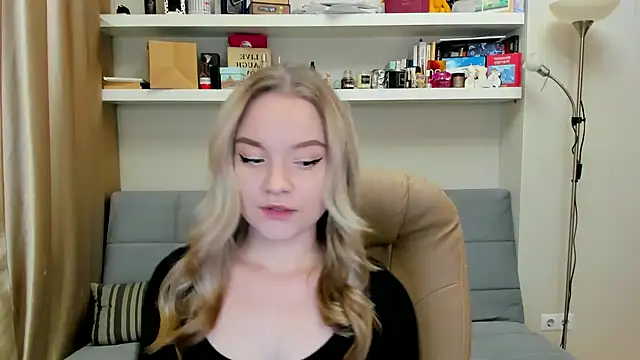 Snapshot of Kara_Smith_ chatting on December 15, 10:04 pm Kara Smith  online show from December 15, 10:04 pm