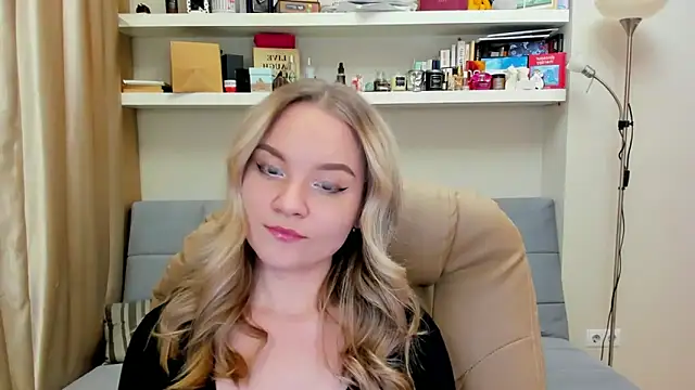 Snapshot of Kara_Smith_ chatting on December 28, 10:13 pm Kara Smith  online show from December 28, 10:13 pm