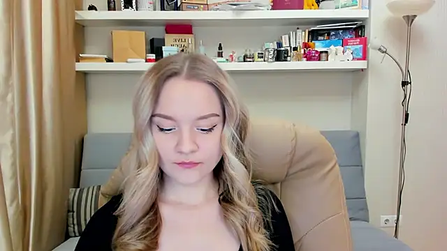 Snapshot of Kara_Smith_ chatting on January 12, 10:22 pm Kara Smith  online show from January 12, 10:22 pm