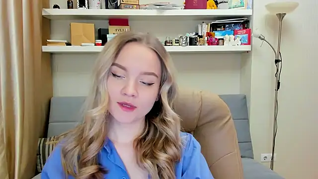 Snapshot of Kara_Smith_ chatting on January 18, 10:39 pm Kara Smith  online show from January 18, 10:39 pm