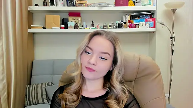 Snapshot of Kara_Smith_ chatting on January 19, 10:06 pm Kara Smith  online show from January 19, 10:06 pm