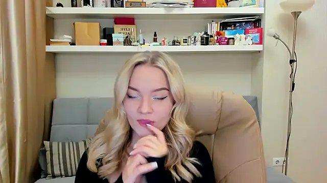 Snapshot of Kara_Smith_ chatting on February 16, 9:27 pm Kara Smith  online show from February 16, 9:27 pm