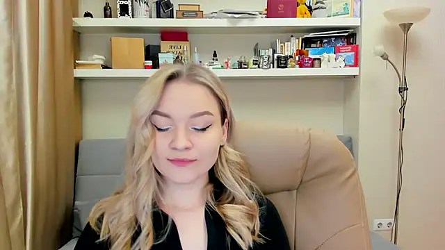 Snapshot of Kara_Smith_ chatting on March 7, 12:26 am Kara Smith  online show from March 7, 12:26 am
