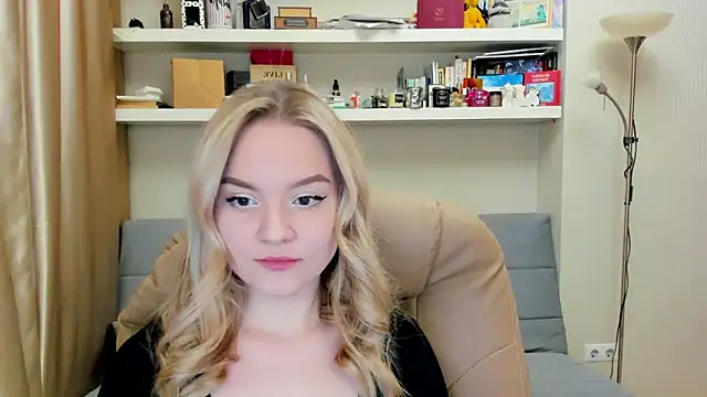 Snapshot of Kara_Smith_ chatting on March 7, 9:38 pm Kara Smith  online show from March 7, 9:38 pm
