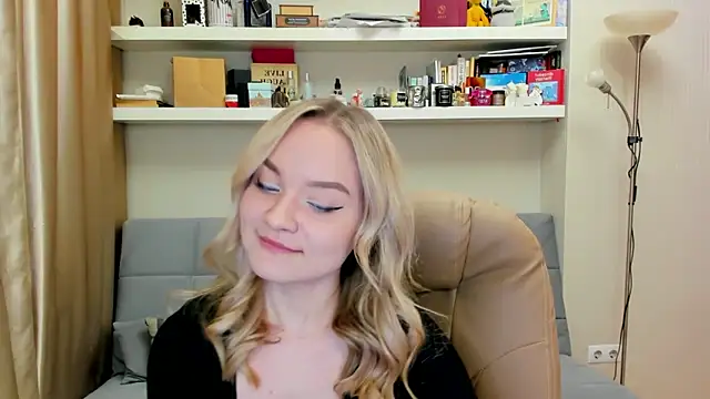 Snapshot of Kara_Smith_ chatting on March 8, 12:44 am Kara Smith  online show from March 8, 12:44 am