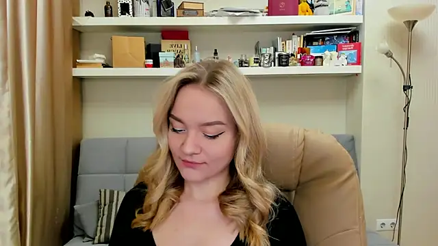 Snapshot of Kara_Smith_ chatting on March 9, 11:14 pm Kara Smith  online show from March 9, 11:14 pm