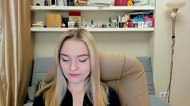 Snapshot of Kara_Smith_ chatting on March 16, 12:12 am Kara Smith  online show from March 16, 12:12 am