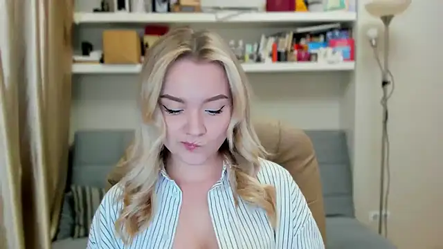 Snapshot of Kara_Smith_ chatting on September 19, 10:54 pm Kara Smith  online show from September 19, 10:54 pm