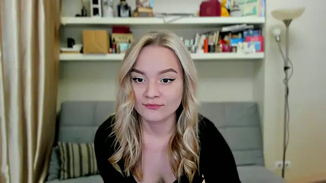 Snapshot of Kara_Smith_ chatting on October 1, 10:38 pm Kara Smith  online show from October 1, 10:38 pm