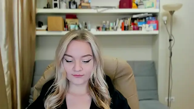 Snapshot of Kara_Smith_ chatting on October 9, 10:41 pm Kara Smith  online show from October 9, 10:41 pm