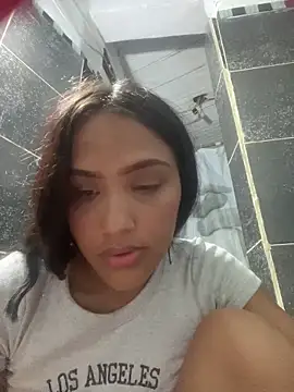 Snapshot of iamsara_21 chatting on February 22, 2:13 am iamsara 21 online show from February 22, 2:13 am