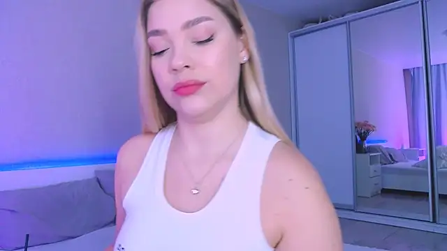 Snapshot of DIANAxxxDIAMOND chatting on October 10, 7:51 am DIANAxxxDIAMOND online show from October 10, 7:51 am