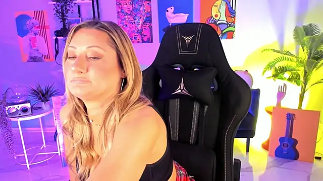 SarahAlluring online show from November 3, 11:33 am