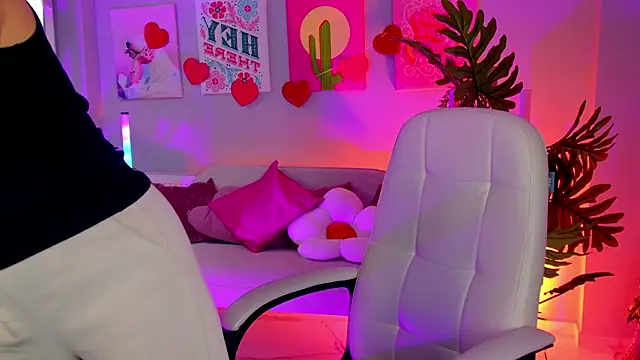 SarahAlluring online show from February 21, 11:33 am