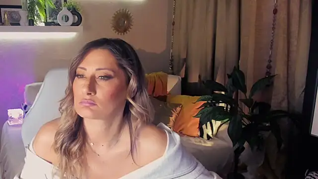 SarahAlluring online show from May 11, 4:04 pm