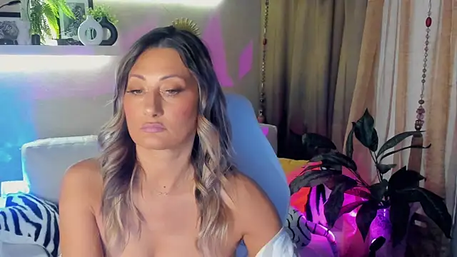 SarahAlluring online show from May 30, 3:42 pm