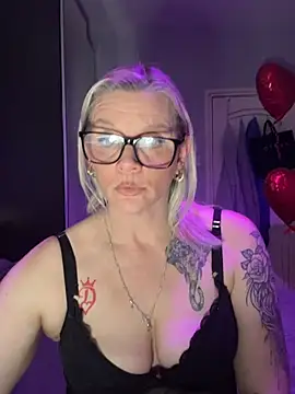 Curvy-Cleo online show from February 15, 9:44 pm