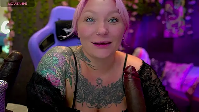 Snapshot of BlackedBarbie chatting on September 17, 6:53 pm BlackedBarbie online show from September 17, 6:53 pm