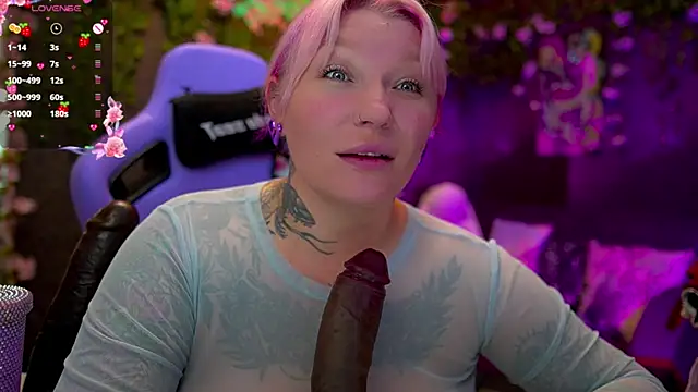 Snapshot of BlackedBarbie chatting on September 18, 6:43 pm BlackedBarbie online show from September 18, 6:43 pm