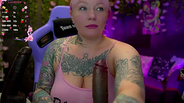 Snapshot of BlackedBarbie chatting on September 19, 2:29 pm BlackedBarbie online show from September 19, 2:29 pm