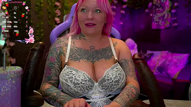 Snapshot of BlackedBarbie chatting on September 21, 7:15 pm BlackedBarbie online show from September 21, 7:15 pm