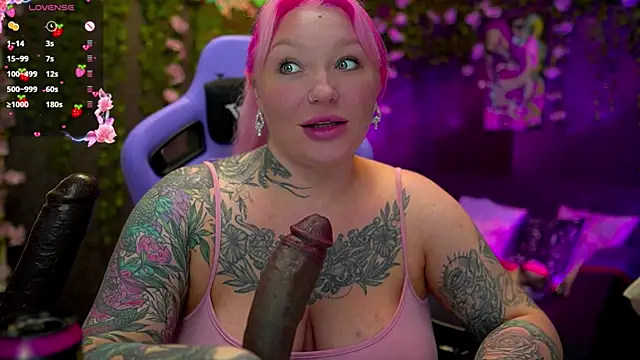 Snapshot of BlackedBarbie chatting on September 25, 6:55 pm BlackedBarbie online show from September 25, 6:55 pm