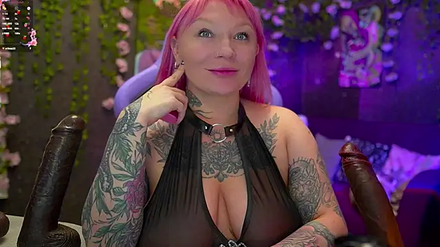 Snapshot of BlackedBarbie chatting on October 5, 7:45 pm BlackedBarbie online show from October 5, 7:45 pm