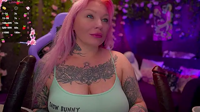 Snapshot of BlackedBarbie chatting on October 17, 12:52 pm BlackedBarbie online show from October 17, 12:52 pm