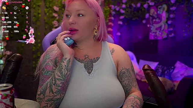 Snapshot of BlackedBarbie chatting on October 18, 7:36 pm BlackedBarbie online show from October 18, 7:36 pm