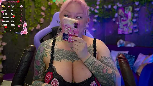 Snapshot of BlackedBarbie chatting on October 22, 6:51 pm BlackedBarbie online show from October 22, 6:51 pm