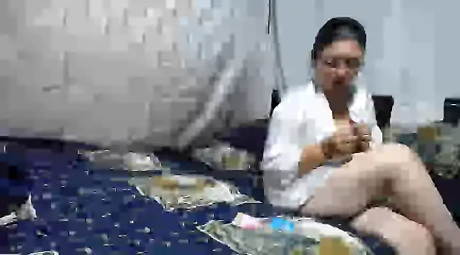 SHARONYJQVI online show from March 12, 6:40 am