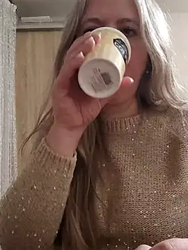 Irina3718 online show from November 12, 4:18 pm