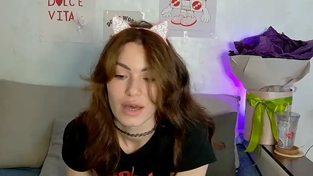 Snapshot of SweetDarling7 chatting on March 29, 1:11 pm SweetDarling7 online show from March 29, 1:11 pm
