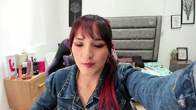 Snapshot of Tania_Duque chatting on June 27, 3:06 pm Tania Duque online show from June 27, 3:06 pm
