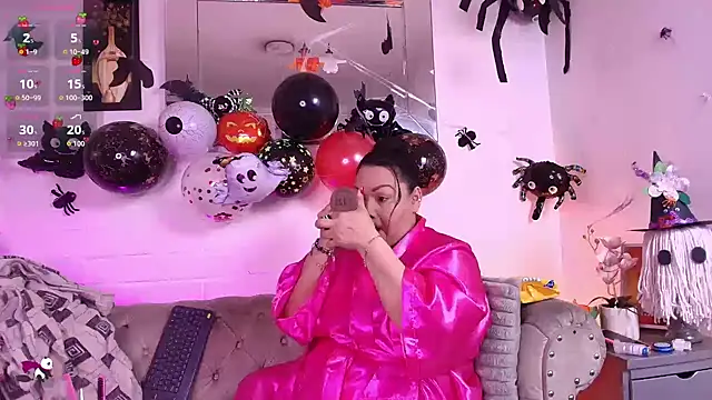 Snapshot of EllenaBoobs_ chatting on October 24, 5:59 am EllenaBoobs online show from October 24, 5:59 am