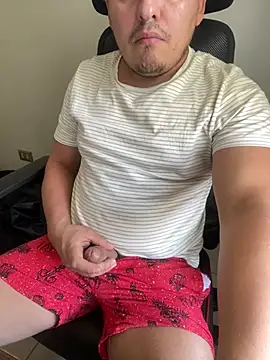 Snapshot of Gusta_bi chatting on January 19, 2:54 pm Gusta bi online show from January 19, 2:54 pm