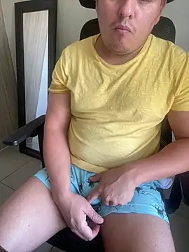 Snapshot of Gusta_bi chatting on March 13, 3:07 pm Gusta bi online show from March 13, 3:07 pm