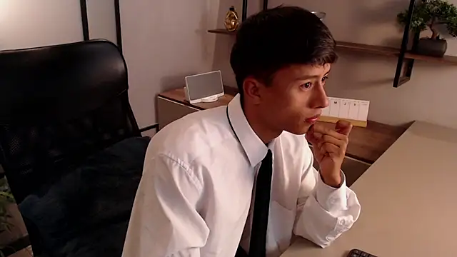 Snapshot of labrinthteasing chatting on March 17, 7:48 pm labrinthteasing online show from March 17, 7:48 pm