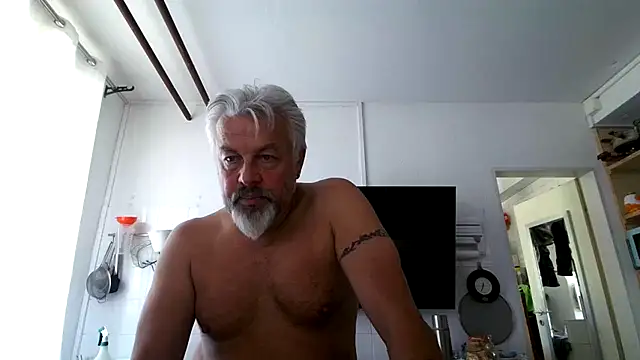 Berg Boy online show from May 28, 10:34 am