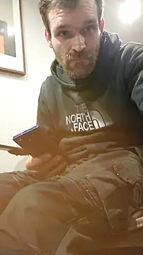 Snapshot of LKC94 chatting on February 11, 11:21 pm LKC94 online show from February 11, 11:21 pm