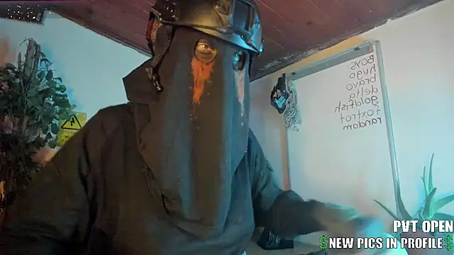 Snapshot of cos_operator chatting on January 31, 7:56 pm cos operator online show from January 31, 7:56 pm