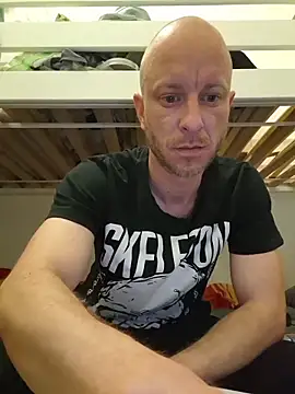 Snapshot of svenpfeifer chatting on May 9, 1:44 am svenpfeifer online show from May 9, 1:44 am