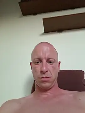 Snapshot of svenpfeifer chatting on August 5, 6:11 pm svenpfeifer online show from August 5, 6:11 pm